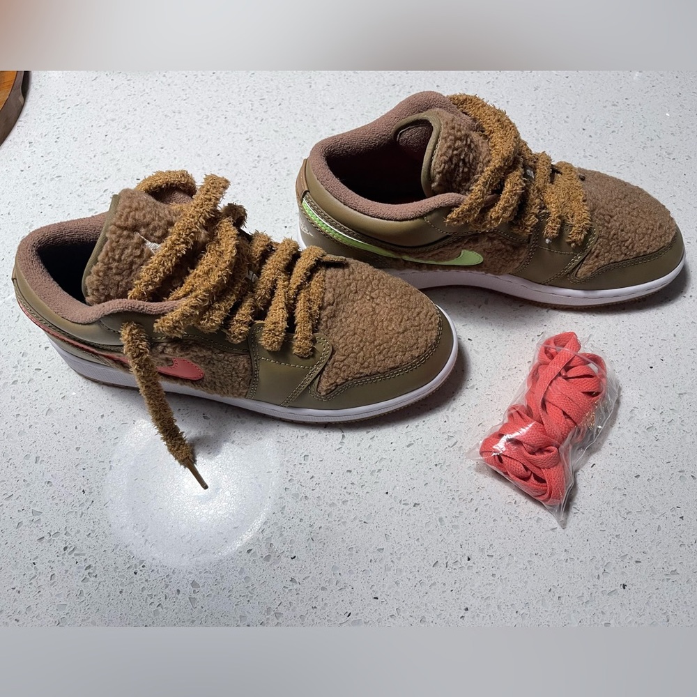 Nike Teddy Sneakers